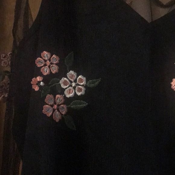 Embroidered top - Picture 2 of 3